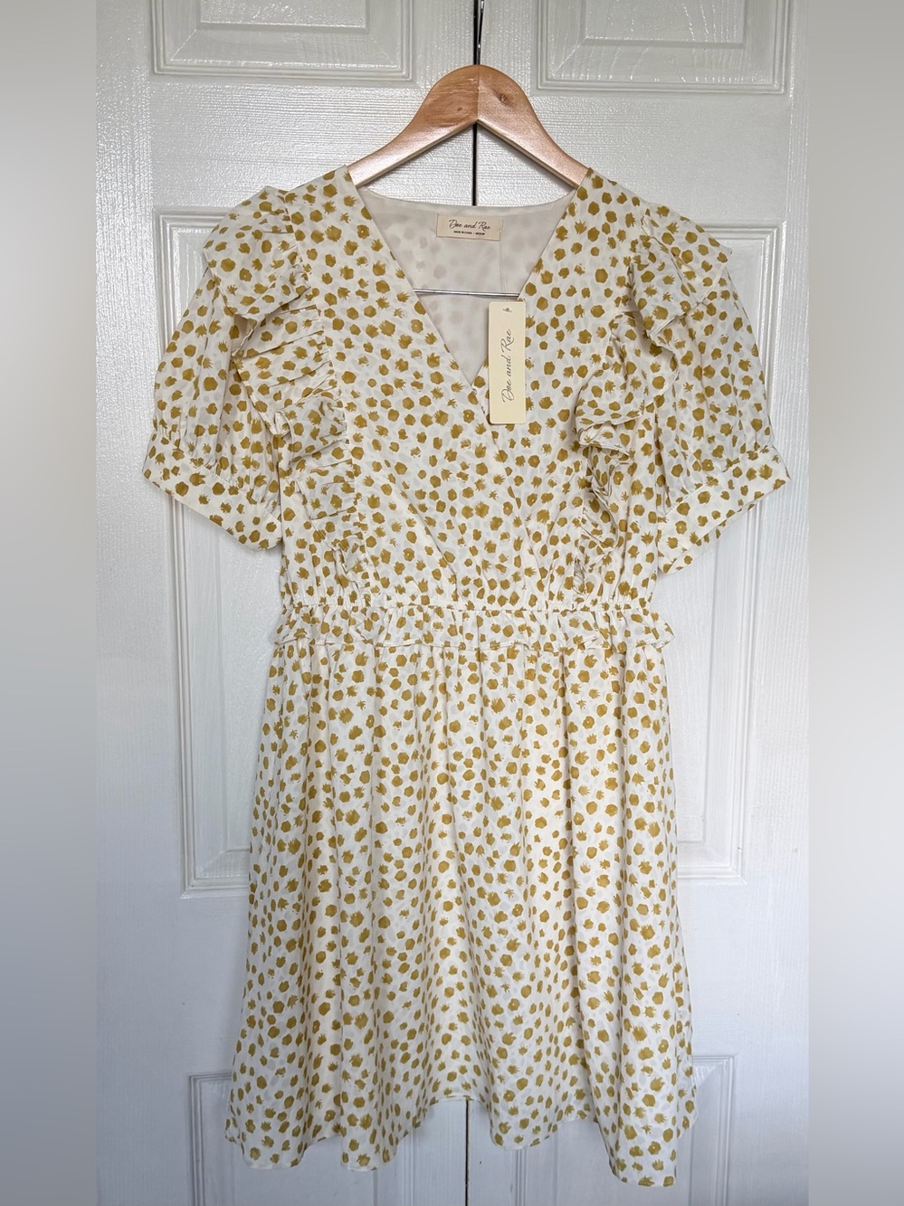 Doe & Rae NWT Ruffle Sleeve Midi Dress Gold Dot Print Size M